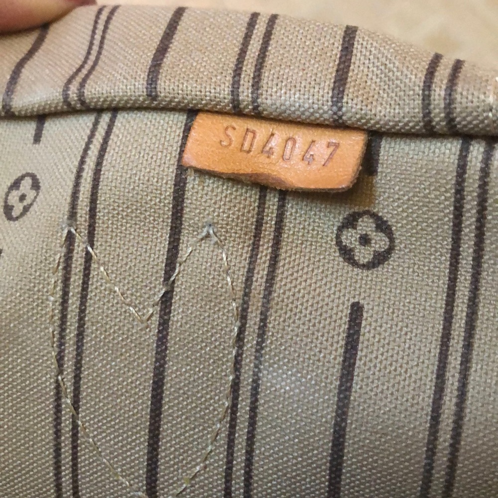 Louis Vuitton Neverfull MM - Picture 5 of 12